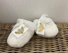 Load image into Gallery viewer, Scent of Provence - French Soap wrapped in Muslin