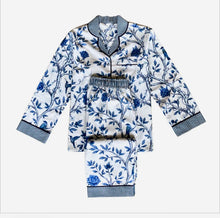 Load image into Gallery viewer, Luxe &amp; Beau Versailles Chinoiserie Pyjama Set