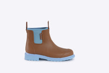 Load image into Gallery viewer, Merry People Bobbie Gum Boot / Chestnut &amp; Blue
