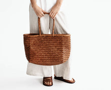 Load image into Gallery viewer, JUJU &amp; CO - Bay Basket Hand Woven Colour Amber